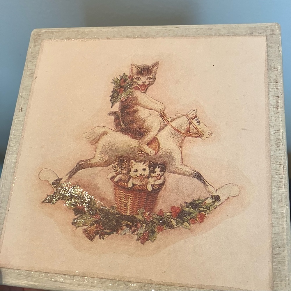 Christmas Kitschy Kitty Cat Kitten Riding Horse Holly Berries Box 5.75in x 2.5in - Picture 3 of 12